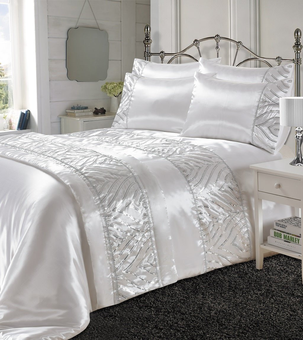Crystal Shine and Shimmer Duvet Set - TheComfortshop.co.ukDuvet Covers0721718960263thecomfortshopTheComfortshop.co.uksingle-white-shimmer-duvet-setSingleWhiteCrystal Shine and Shimmer Duvet Set - TheComfortshop.co.uk
