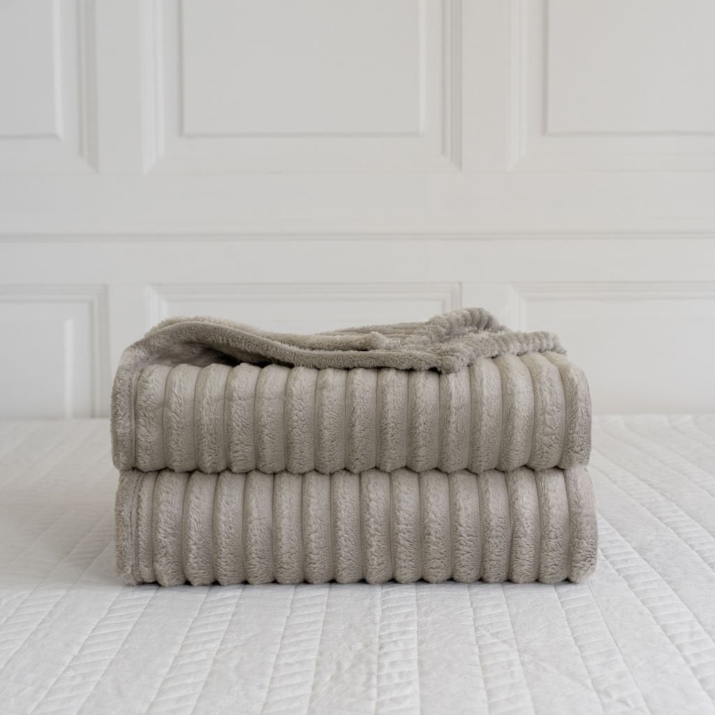 Luxury Jumbo Chunky Cord Fur Blanket - TheComfortshop.co.ukThrows0721718971740thecomfortshopTheComfortshop.co.ukbiege-chunk-bed-throwBiege150 cm X 200 cmLuxury Jumbo Chunky Cord Fur Blanket - TheComfortshop.co.uk