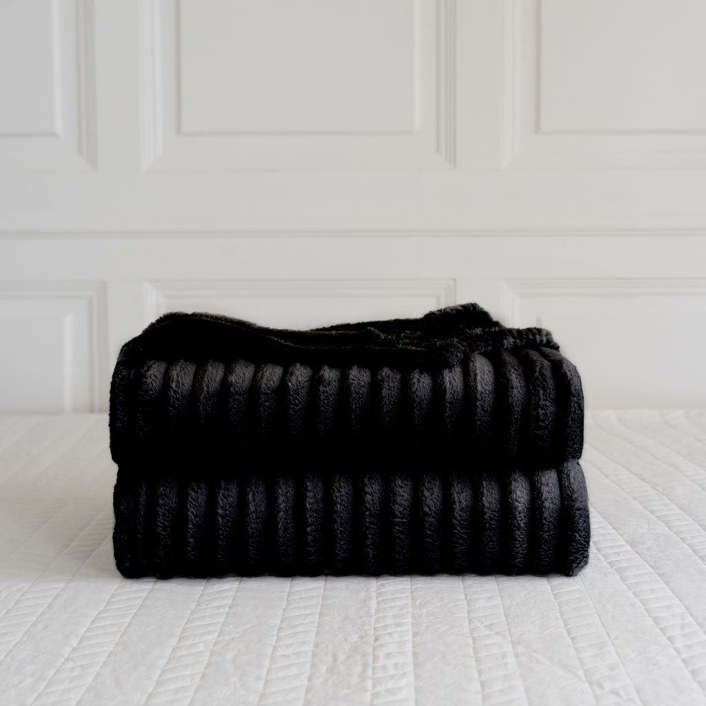 Luxury Jumbo Chunky Cord Fur Blanket - TheComfortshop.co.ukThrows0721718971726thecomfortshopTheComfortshop.co.ukblack-chunk-bed-throwBlack150 cm X 200 cmLuxury Jumbo Chunky Cord Fur Blanket - TheComfortshop.co.uk