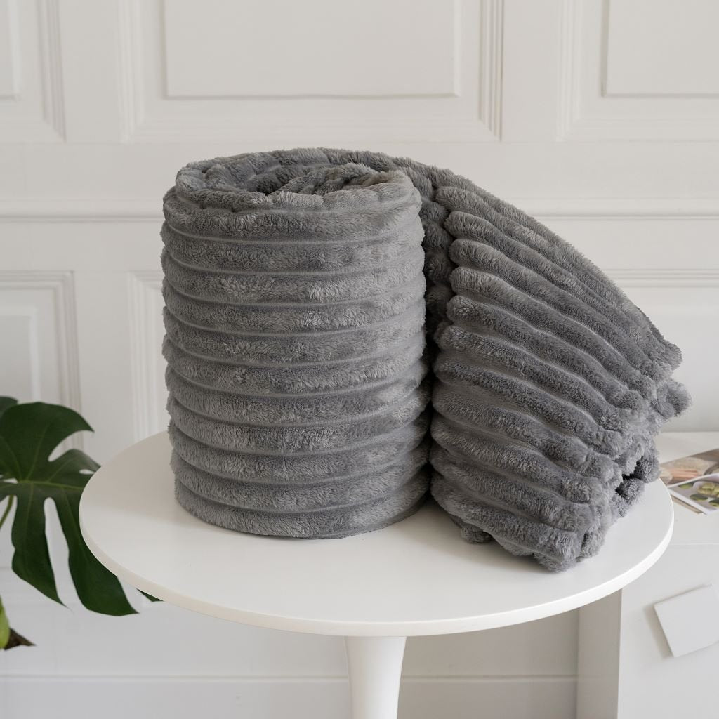Luxury Jumbo Chunky Cord Fur Blanket - TheComfortshop.co.ukThrows0721718971726thecomfortshopTheComfortshop.co.ukblack-chunk-bed-throwBlack150 cm X 200 cmLuxury Jumbo Chunky Cord Fur Blanket - TheComfortshop.co.uk