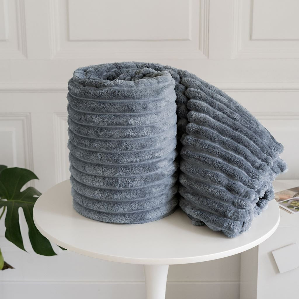 Luxury Jumbo Chunky Cord Fur Blanket - TheComfortshop.co.ukThrows0721718971726thecomfortshopTheComfortshop.co.ukblack-chunk-bed-throwBlack150 cm X 200 cmLuxury Jumbo Chunky Cord Fur Blanket - TheComfortshop.co.uk