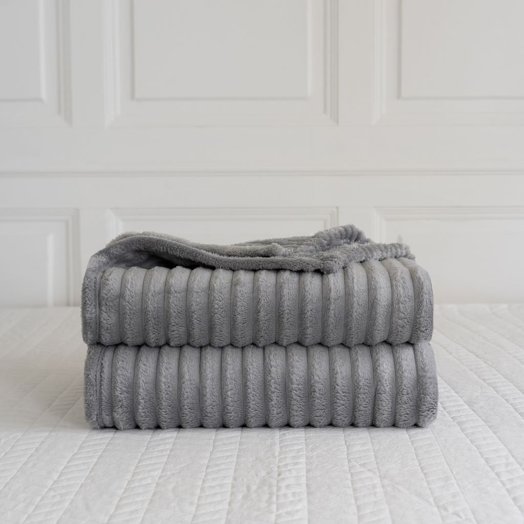 Luxury Jumbo Chunky Cord Fur Blanket - TheComfortshop.co.ukThrows0721718971788thecomfortshopTheComfortshop.co.ukcharcoal-chunk-bed-throwCharcoal150 cm X 200 cmLuxury Jumbo Chunky Cord Fur Blanket - TheComfortshop.co.uk