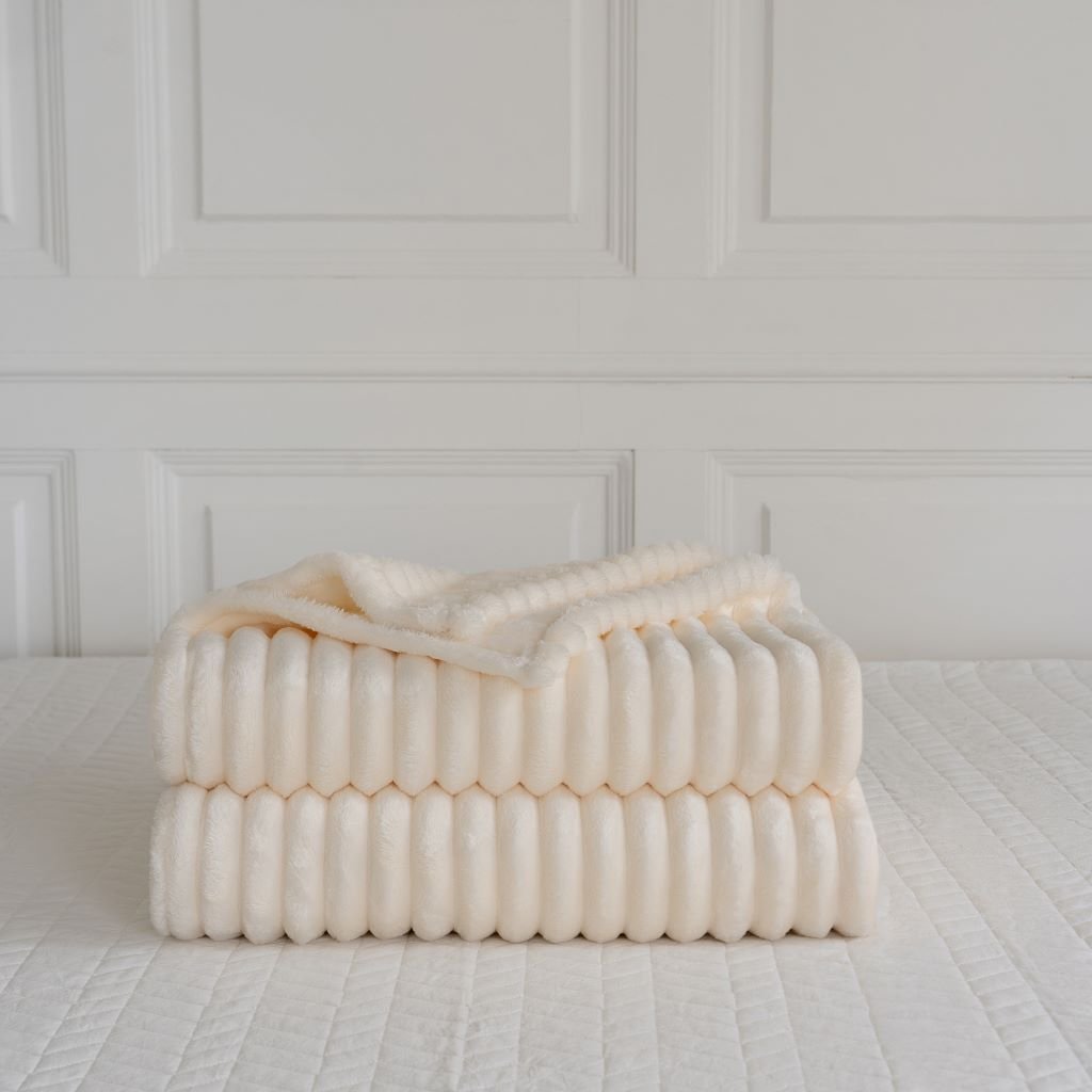 Luxury Jumbo Chunky Cord Fur Blanket - TheComfortshop.co.ukThrows0721718971825thecomfortshopTheComfortshop.co.ukivory-chunk-bed-throwIvory150 cm X 200 cmLuxury Jumbo Chunky Cord Fur Blanket - TheComfortshop.co.uk