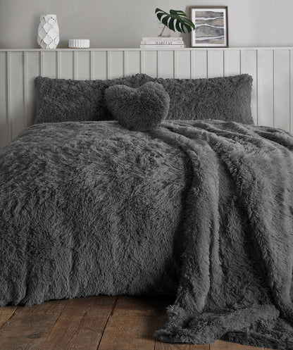 Hug & Snug Fleece Duvet Cover Set With Pillowcases - TheComfortshop.co.ukDuvet Covers0721718970903thecomfortshopTheComfortshop.co.ukTED CUDDLES Duvet Charcoal SuperkingCharcoalDuvet Cover Set SuperkingHug & Snug Fleece Duvet Cover Set With Pillowcases