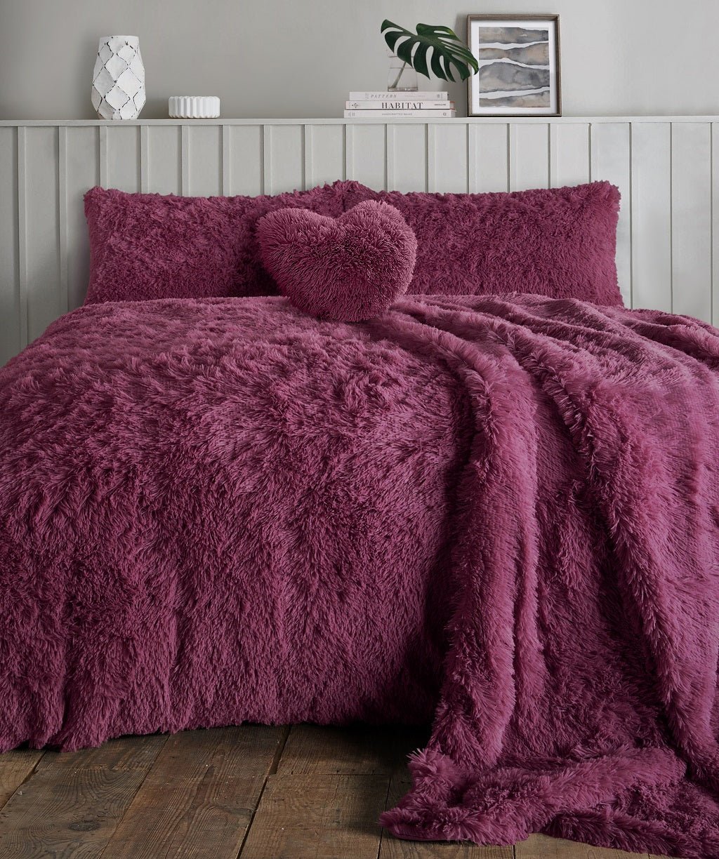 Hug & Snug Fleece Duvet Cover Set With Pillowcases - TheComfortshop.co.ukDuvet Covers0721718970781thecomfortshopTheComfortshop.co.ukTED CUDDLES Duvet Plum SuperkingPlumDuvet Cover Set SuperkingHug & Snug Fleece Duvet Cover Set With Pillowcases