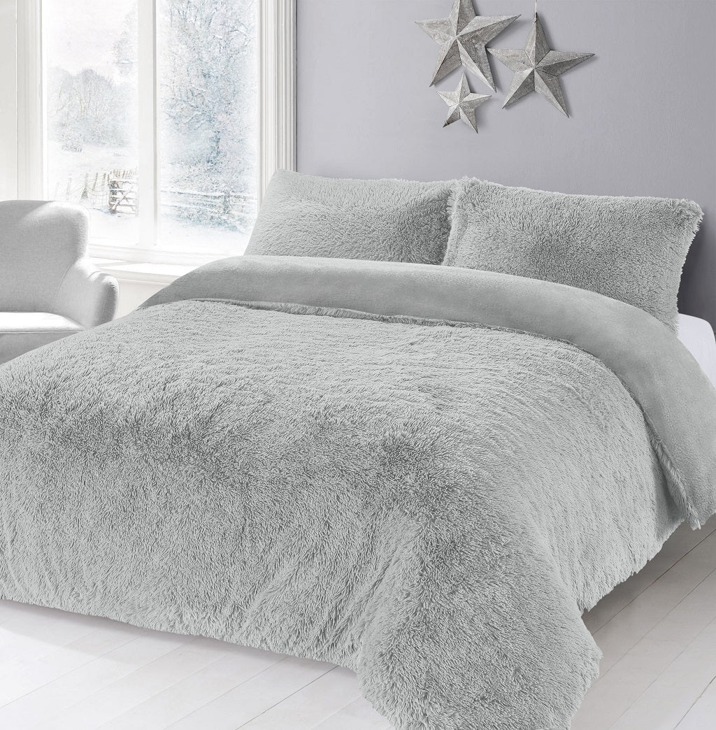 Hug & Snug Fleece Duvet Cover Set With Pillowcases - TheComfortshop.co.ukDuvet Covers0721718970538thecomfortshopTheComfortshop.co.ukTED CUDDLES Duvet Silver SuperkingSilverDuvet Cover Set SuperkingHug & Snug Fleece Duvet Cover Set With Pillowcases